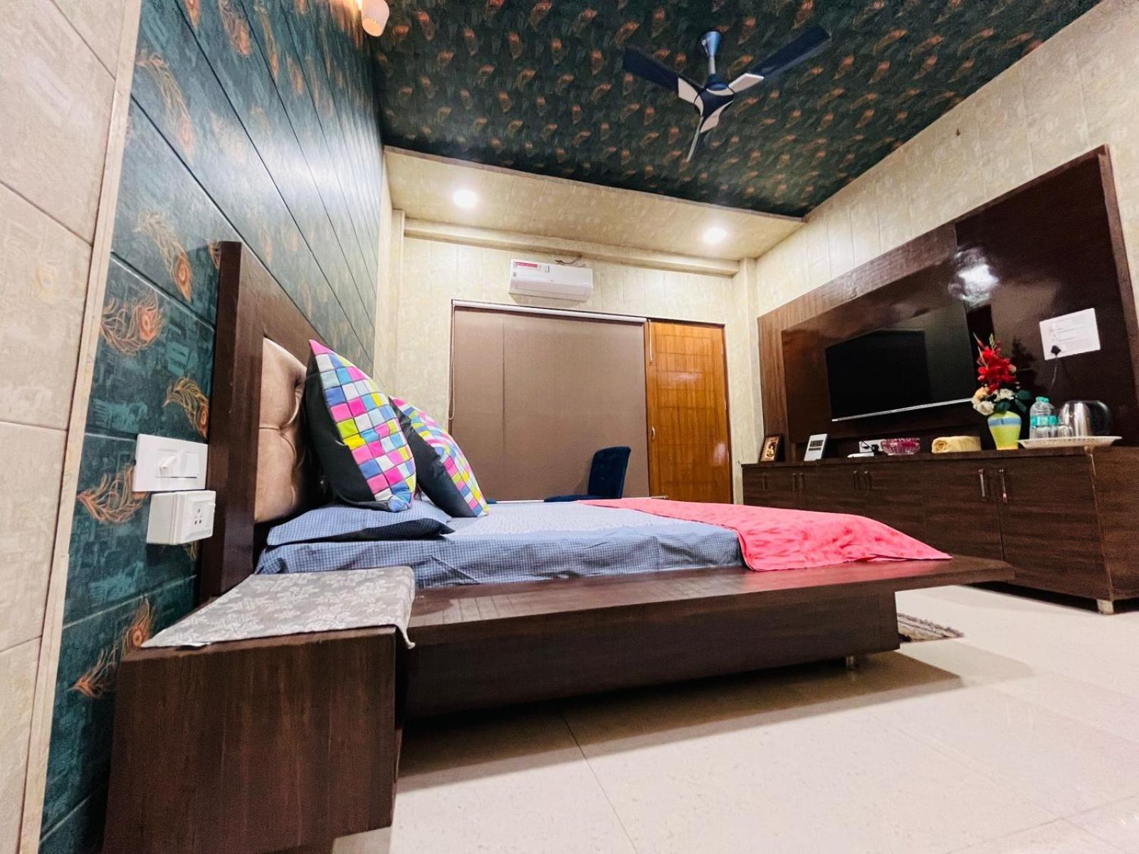 Shreshth Home Stay - Best Family Accommodation - 3Km From Har Ki Pauri, Haridwar, Uttarakhand エクステリア 写真