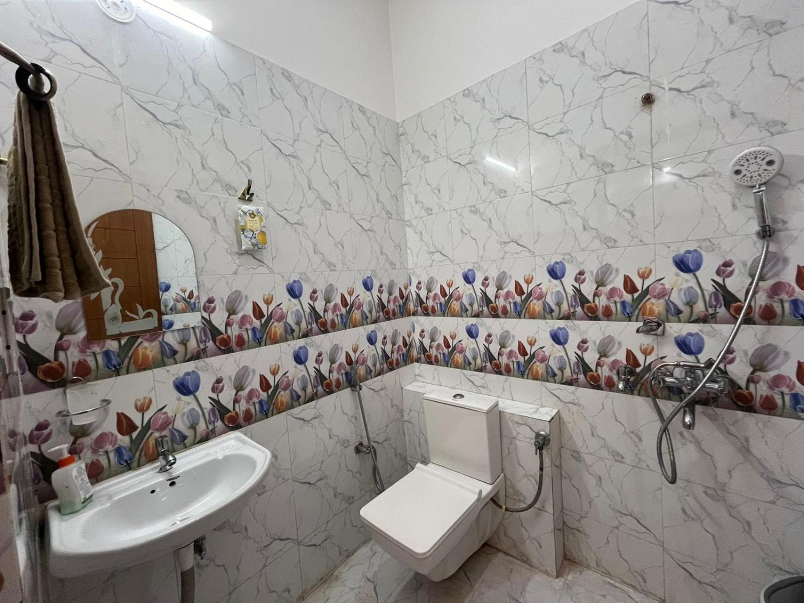Shreshth Home Stay - Best Family Accommodation - 3Km From Har Ki Pauri, Haridwar, Uttarakhand エクステリア 写真